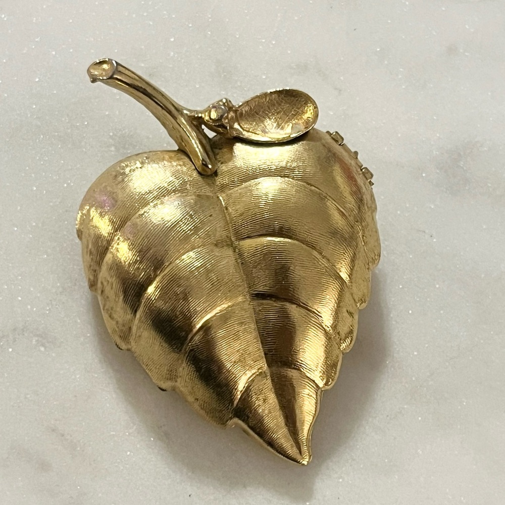 Vintage Avon Gold Tone Leaf Locket Brooch Pin